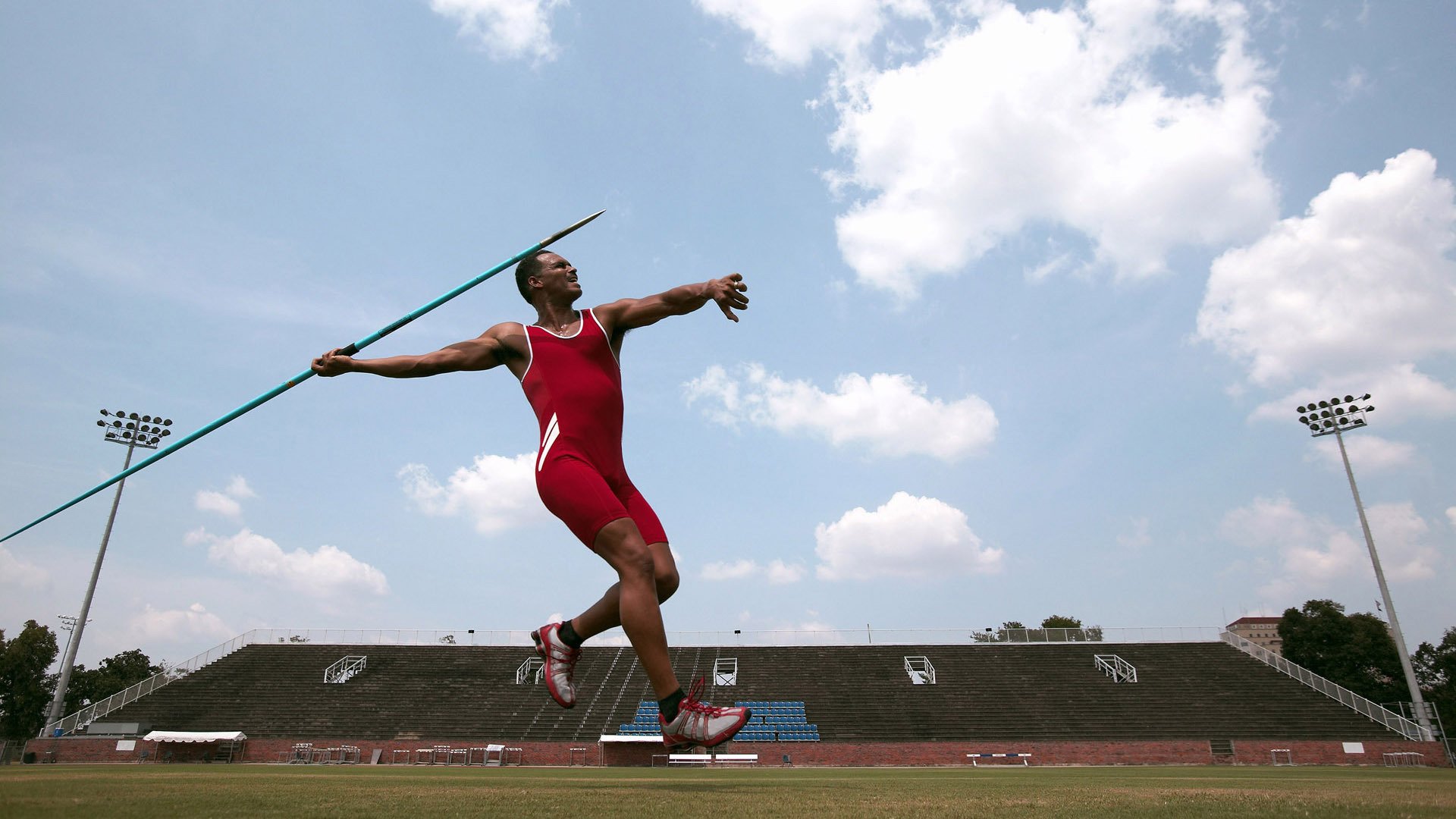 爱游戏智能平台-中国足球青训鼓励个体表现与团队合作并重，我国足球青训发展现状